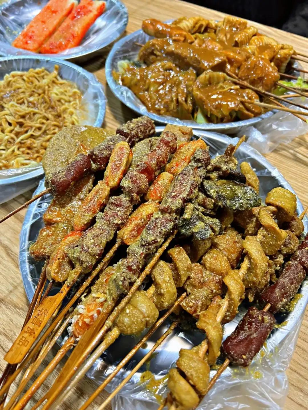 济南真正好吃的炸串店
好吃的店一般都不会宣传
他家的炸串比现在网红店喜姐炸串夸父