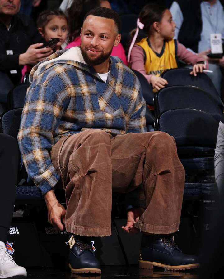 库里今天入场秀，脚穿一双添柏岚大黄靴，Curry Brand x Timberl