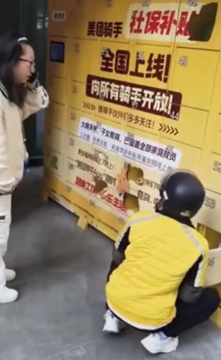 一女大学生偷外卖，每天沾沾自喜，以为别人拿她没办法，就算闹到警察面前，她偷盗的外