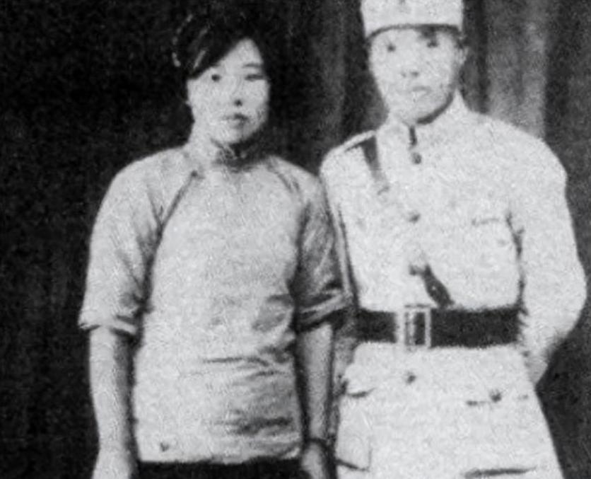 1978年，重庆江津白沙镇。一名农妇正弯腰喂猪，几辆轿车停在她家门前。来人一句话