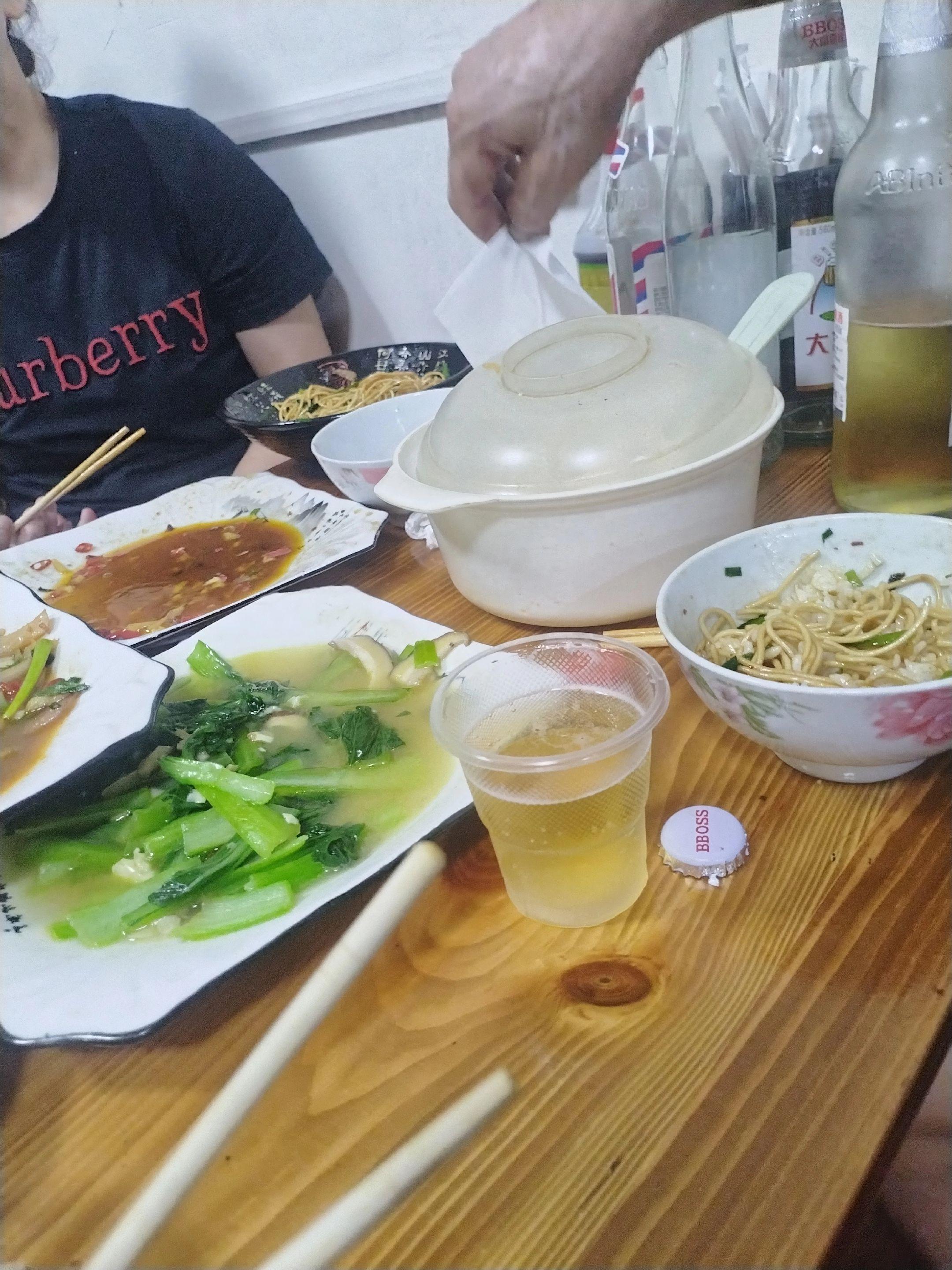 三个人喝酒怎么吃不下饭是那个是哪个环节出了问题