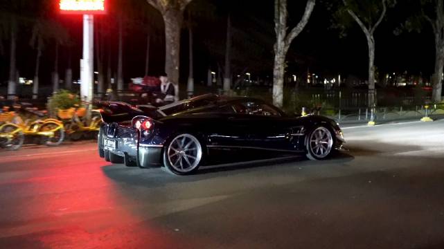 街拍合集
武汉夏天再热也挡不住各种超跑出街
spyder rs，992gt3，迈凯伦750s，还有小