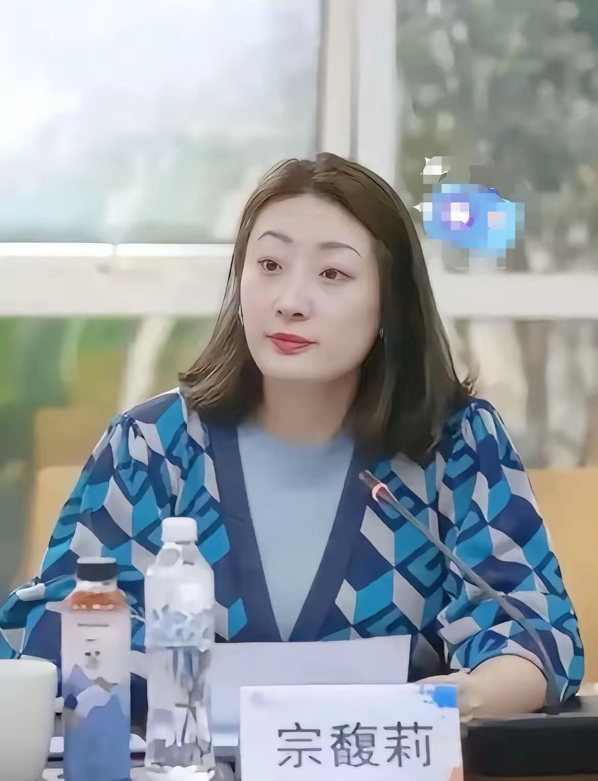 宗馥莉这事儿输了官司，
最该琢磨的其实是普通女孩们。
宗庆后那经历摆着，多少女人