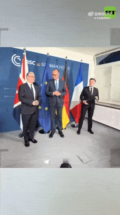 法国总统马克龙好尬。在慕尼黑安全会议上，迟到的马克龙试图和德国总理默茨套近乎，但