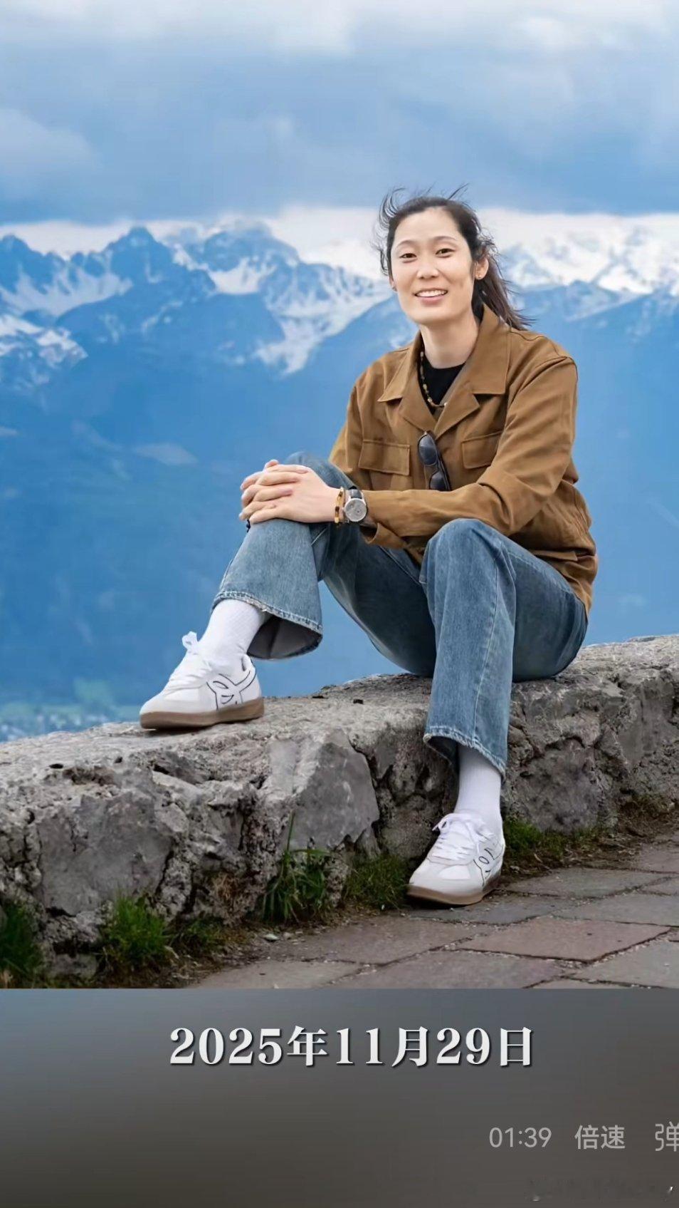 被爱包围的朱婷 我爱女排公众号发的祝福朱婷的视频也很棒。祝婷姐永远健康开心。朱婷