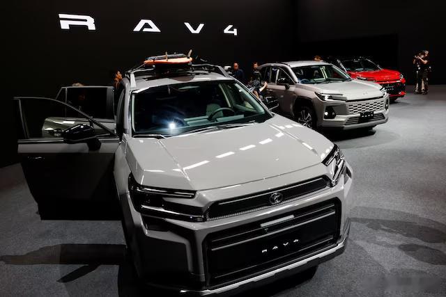 【受中国、美国和中东市场下滑的影响，丰田汽车5月份销量连续第四个月下降】（路透社