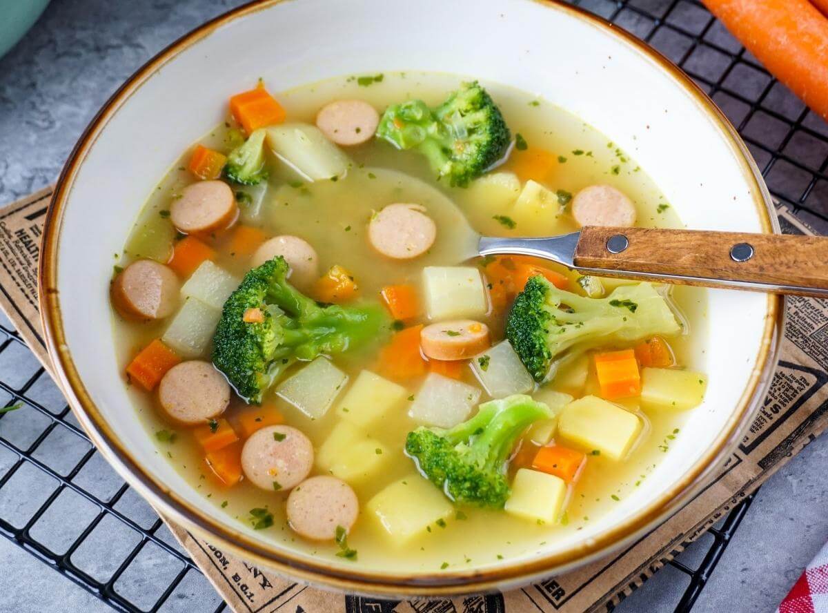 Eintopf  德国的炖菜（煮込み料理），蔬菜（胡萝卜、土豆、洋葱、卷心菜、芹