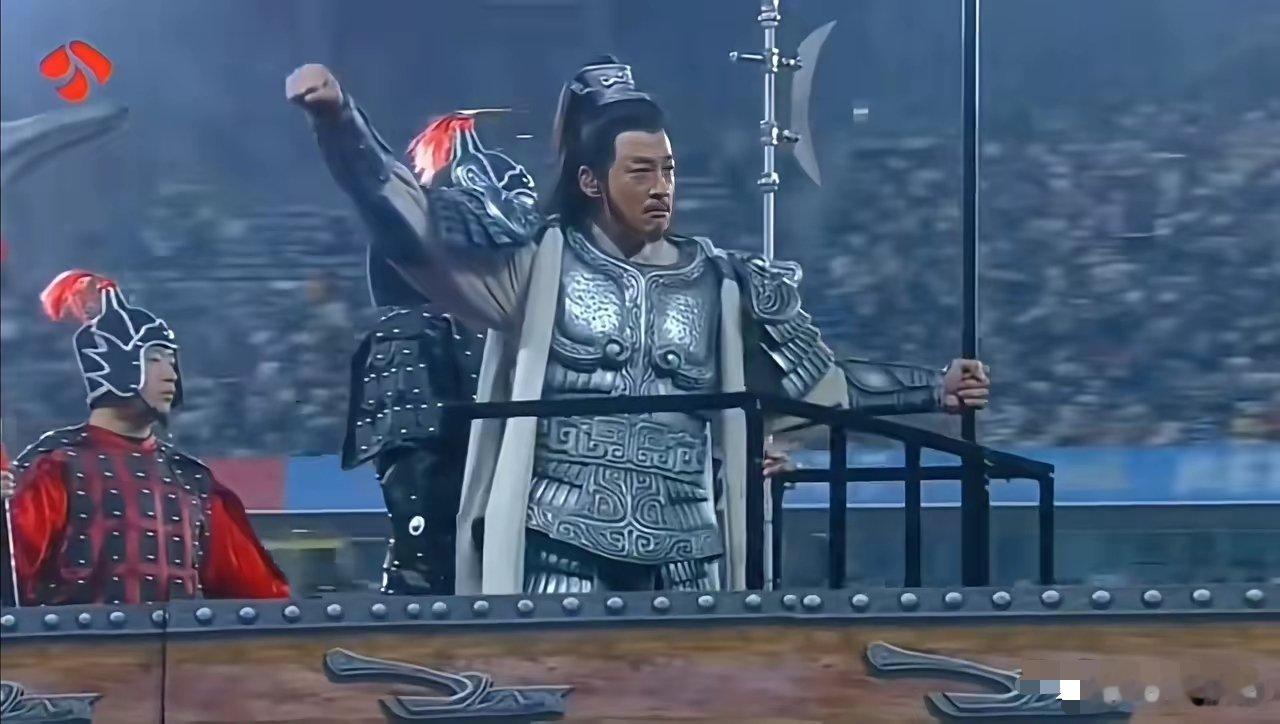 何润东回应没骑马霸王没骑马出场，而是坐着凯旋战车，手持礼戈出场。我想应该还是领导