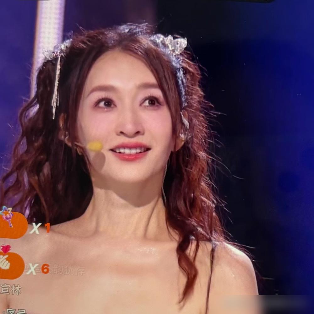 “不生？”向太镜头前连问两次，空气瞬间凝固。48岁的李小冉，被这句话逼到了悬崖边