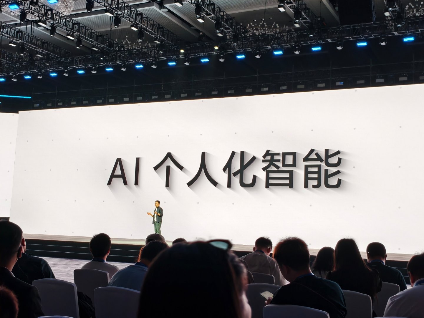 原系统的AI体验更细节了更多变了，AI修图还可以修Livephoto [点赞] 