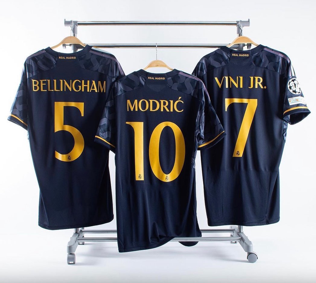新赛季皇马最畅销的三件印号。👕#皇马球衣##halamadrid# ​​​