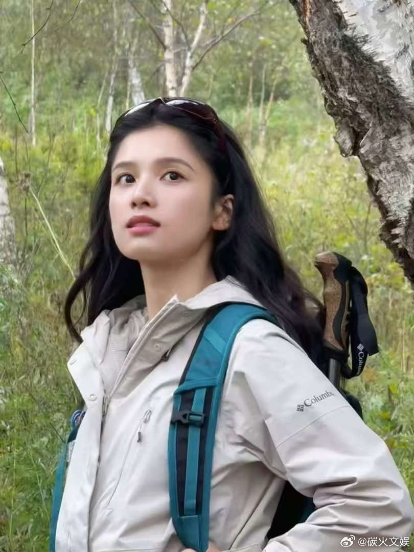 张婧仪走进自然自然会玩张婧仪徒步组1号选手已完成任务张婧仪走进自然自然会玩，好看