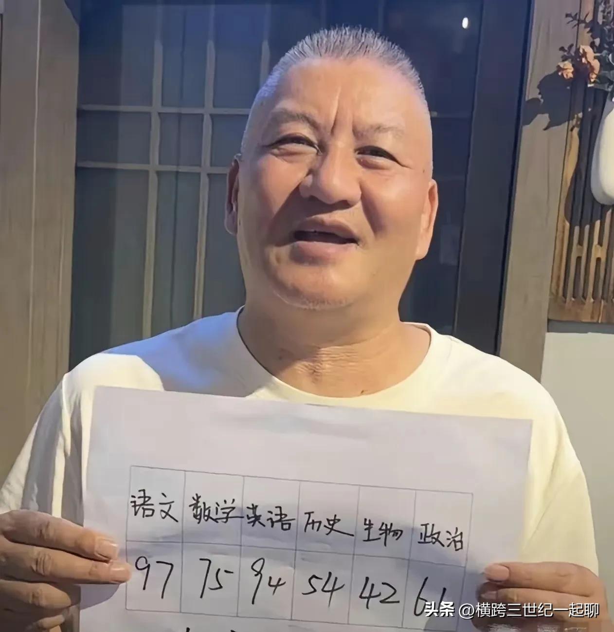 高考已经成了梁实的一张名片
 梁实虽然不是中国高考年度第一人
 但是梁实绝对是中