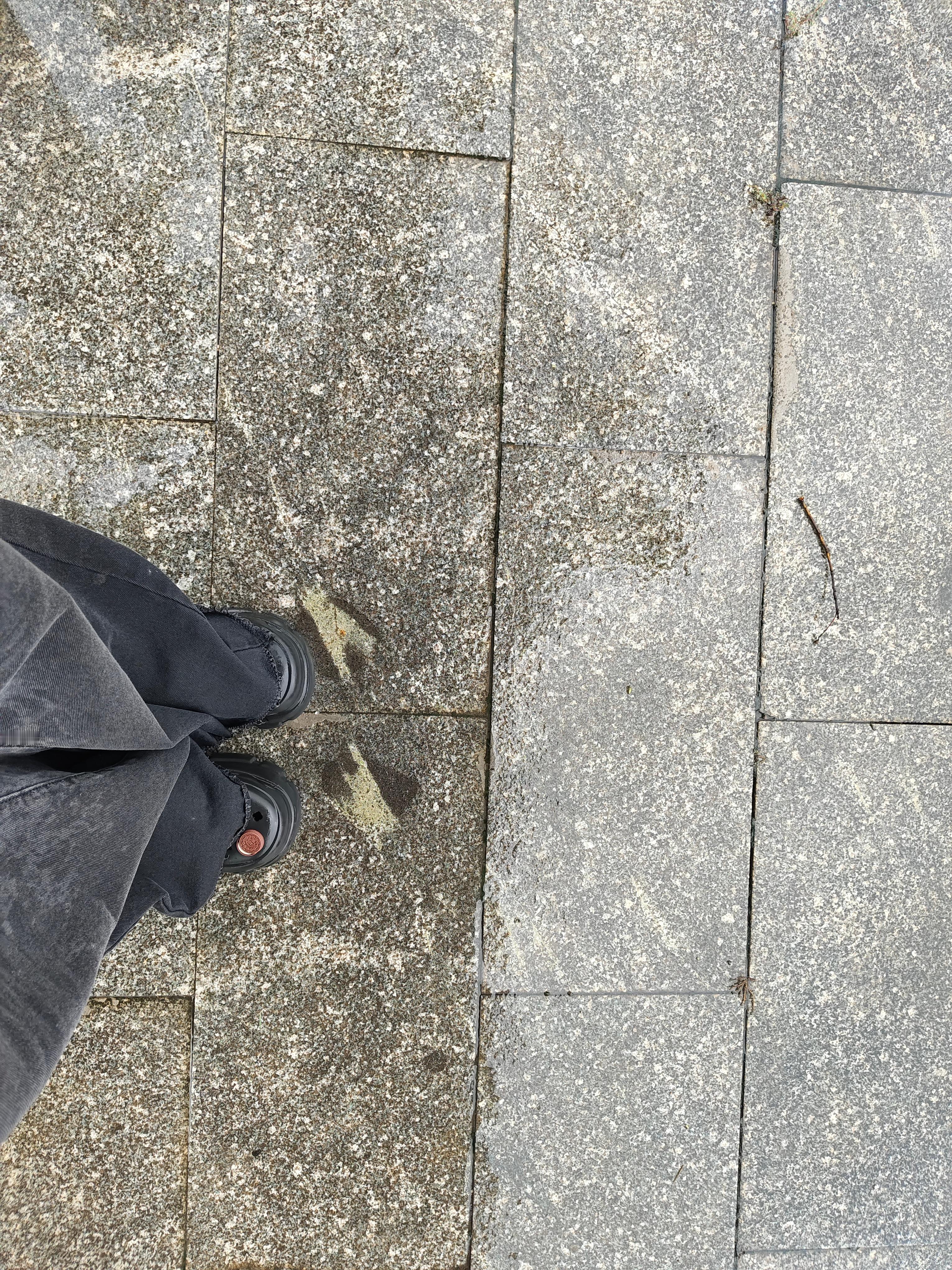 其实雨也没多大是风在拼命刮[捂嘴哭][捂嘴哭][捂嘴哭]（也不知道为什么这个人要