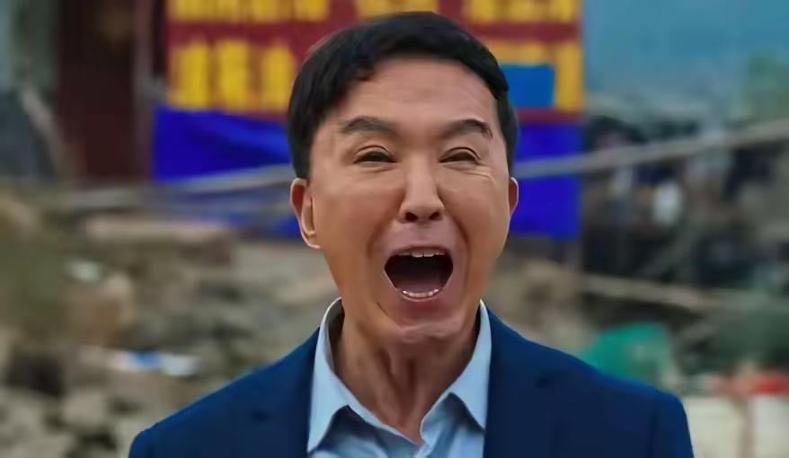 达康书记吴刚因为霸道书记爆火出圈，可是真的不明白为什么要去整容呢？而且在狂飙里的