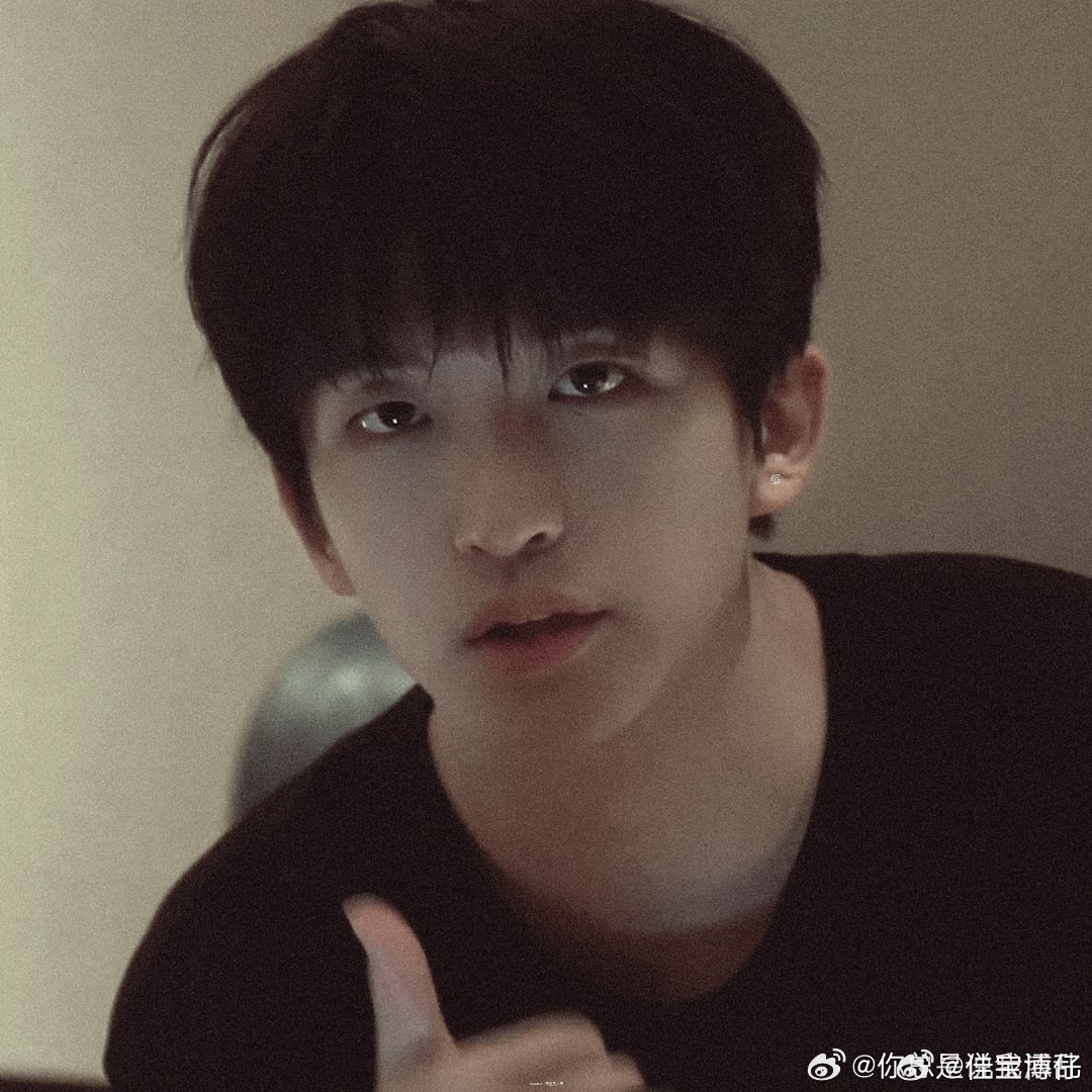 黄子弘凡你又模仿杨迪了只要杨迪现身录制现场，黄子弘凡就会开启模仿模式，随性玩梗的