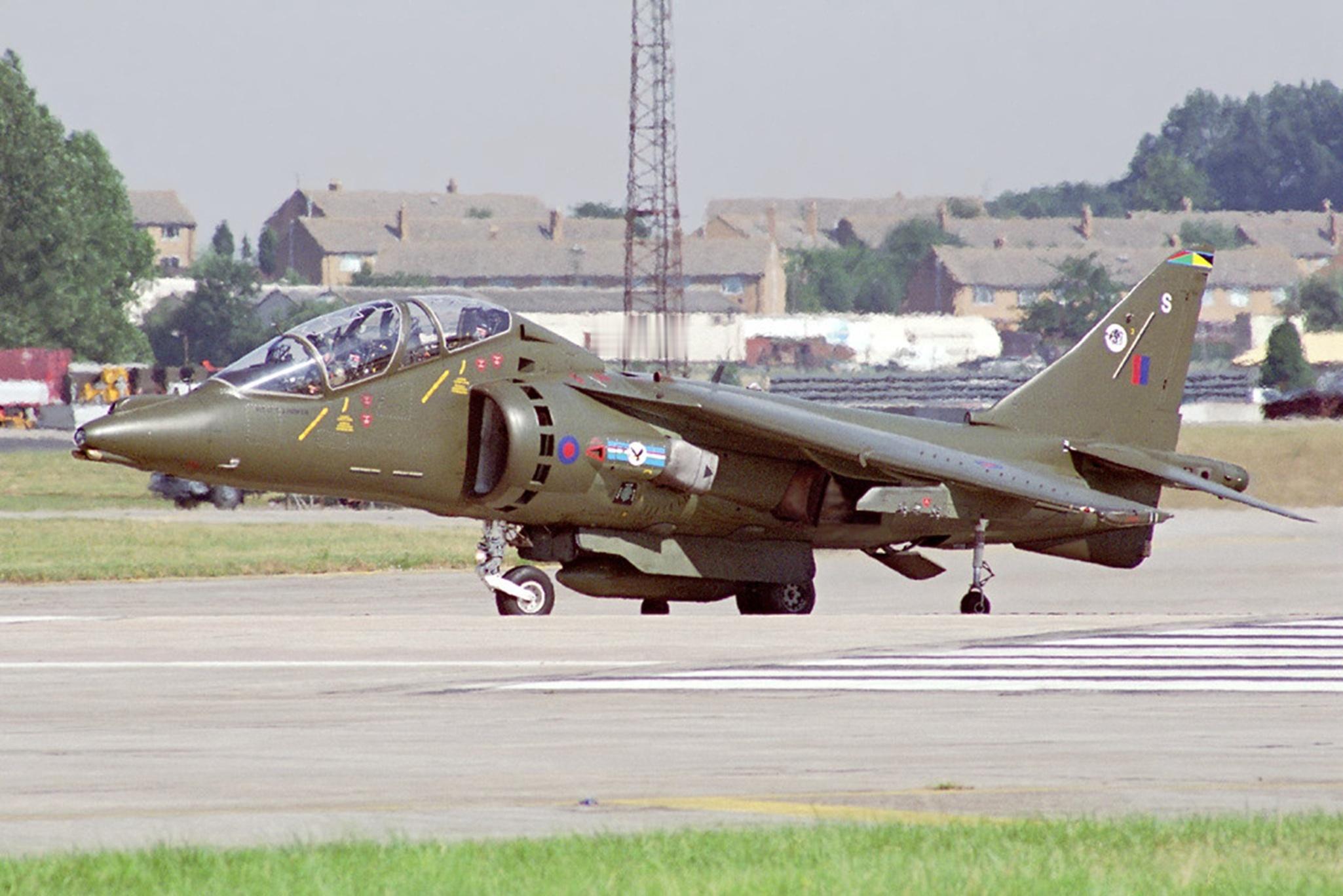 分享圖片：英國BAe“鷂”T.10/美國麥克唐納.道格拉斯TAV-8B“鷂”II