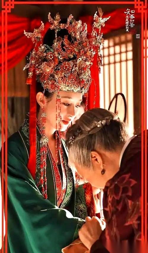 《知否》里明兰出嫁那场戏，看一次堵一次。
最疼她的祖母，当着满屋子宾客，哭得帕子
