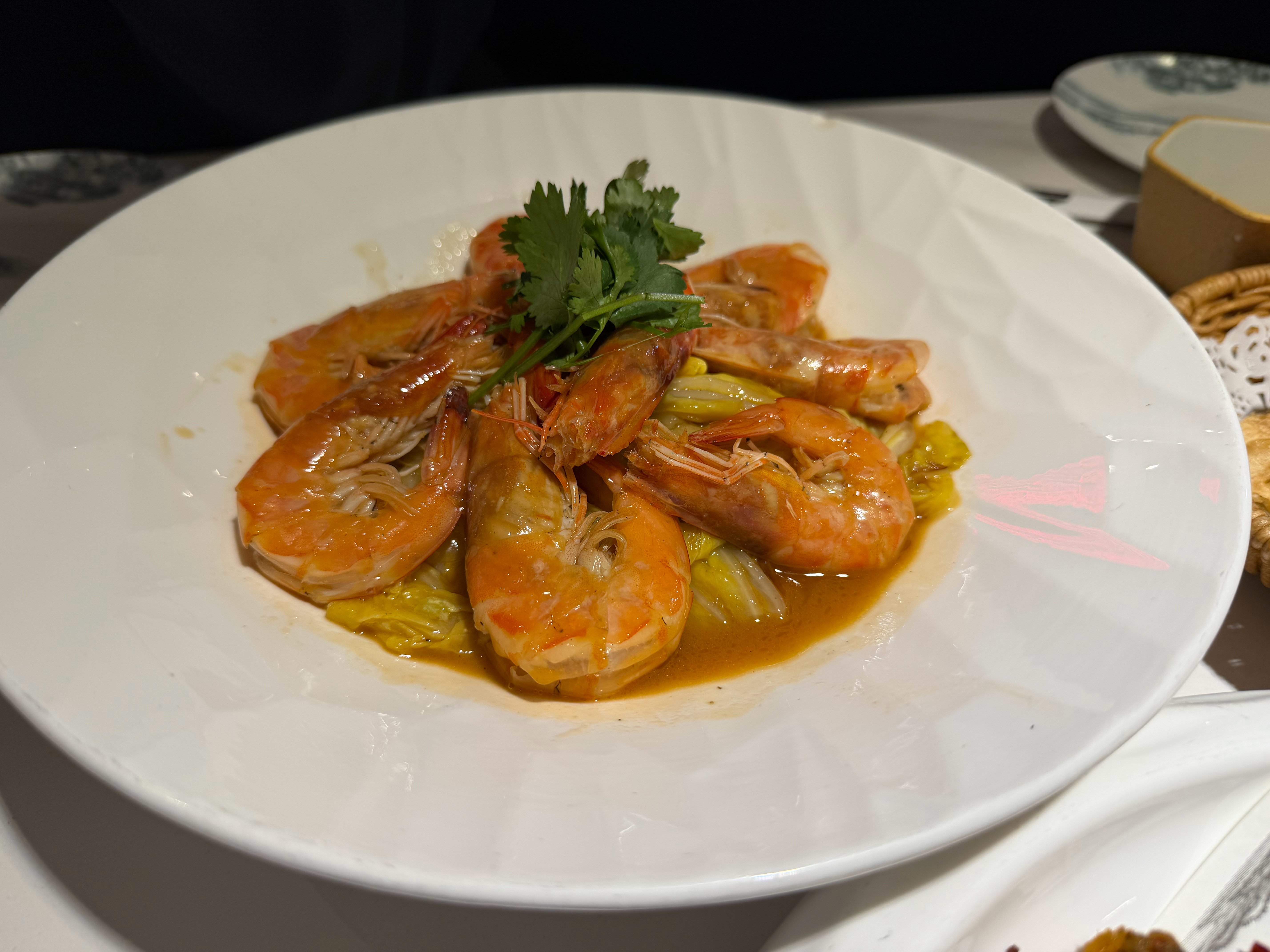 这个烤牛肉串绝了，东北蘸酱菜也特别好吃 