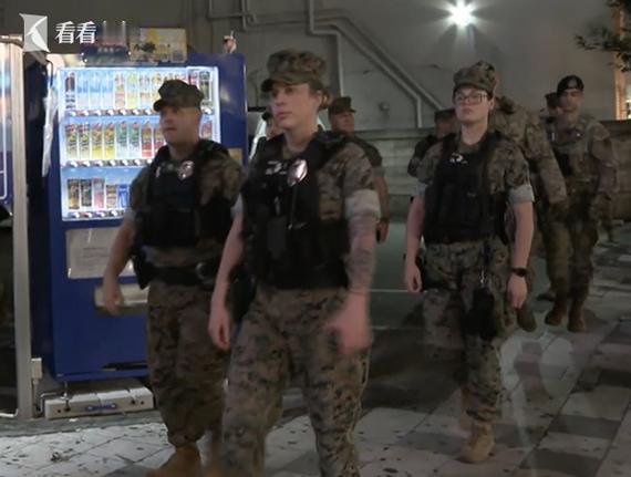 美军宪兵单独巡逻冲绳街头，背后信号不简单！


往常美军士兵出门必须两人同行，现