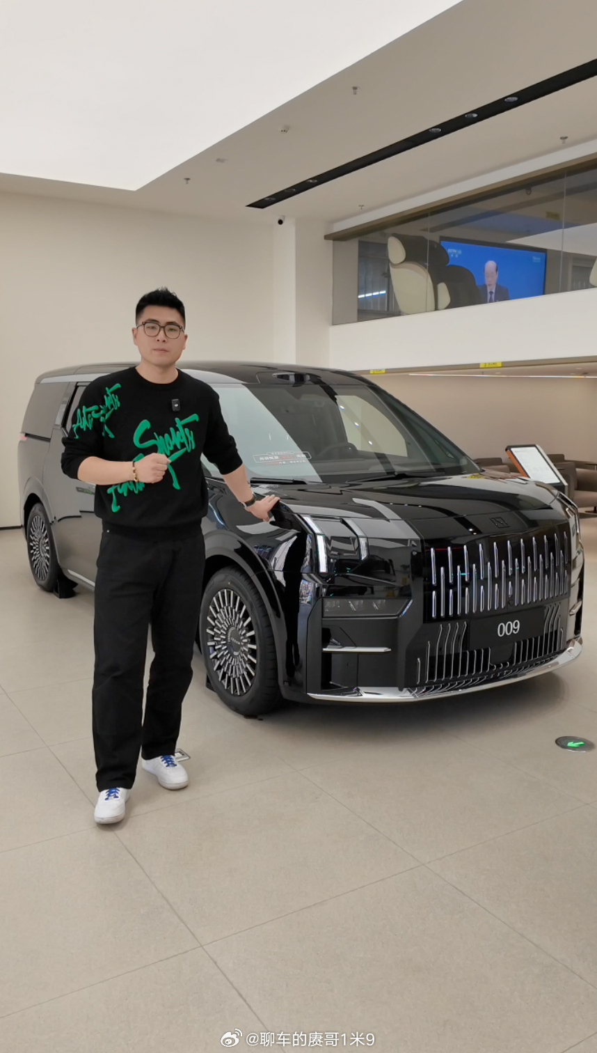 极氪店里这个光拍出来真是太舒服了而且这家还是个线下展示店不是商超店那种，体验更好