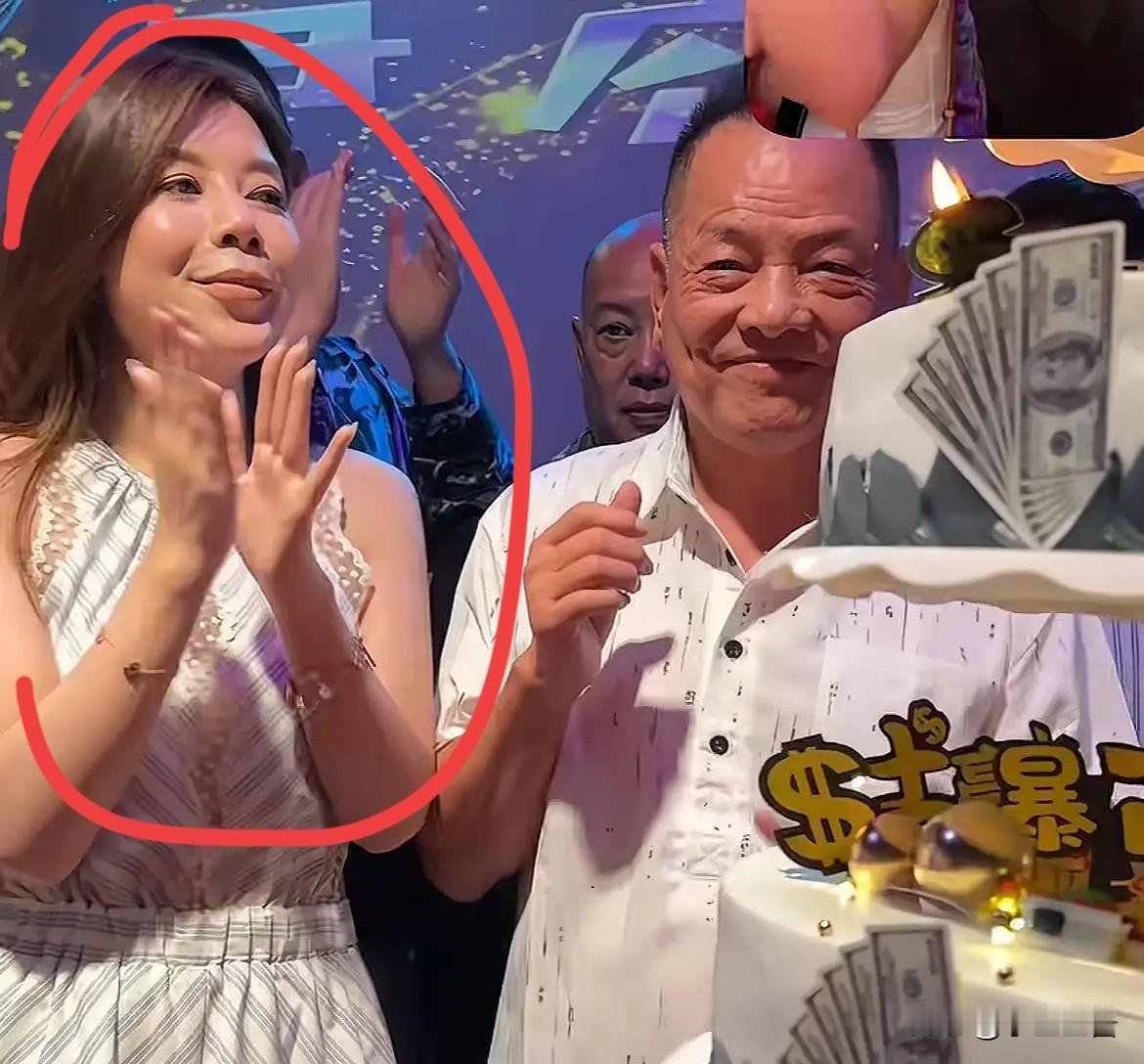 崩牙驹，引发热议。

7月29日，71岁的崩牙驹，冲上热搜，没想到，他刚在澳门过