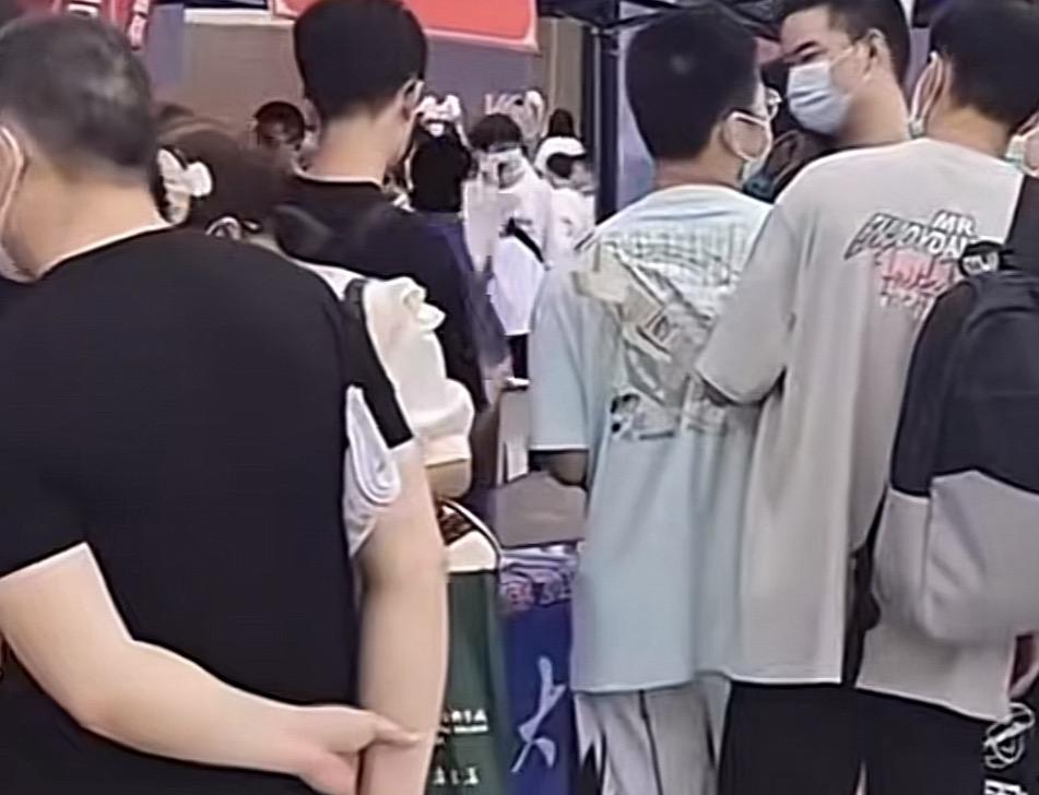 从今天起多地高考成绩将会陆续公布，我相信不仅是考生会激动，就连家长也会激动无比，