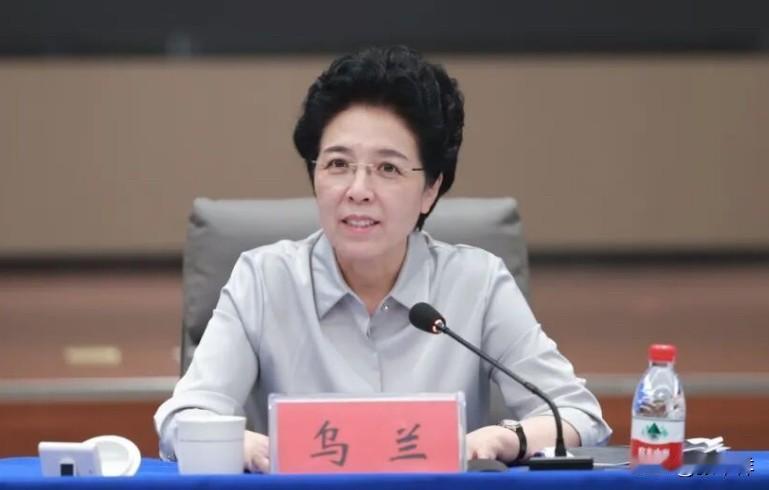 无论金融骗子还是政治骗子，都是利用被骗对象贪婪投机的心理牟利。金融骗子伤害的是芸