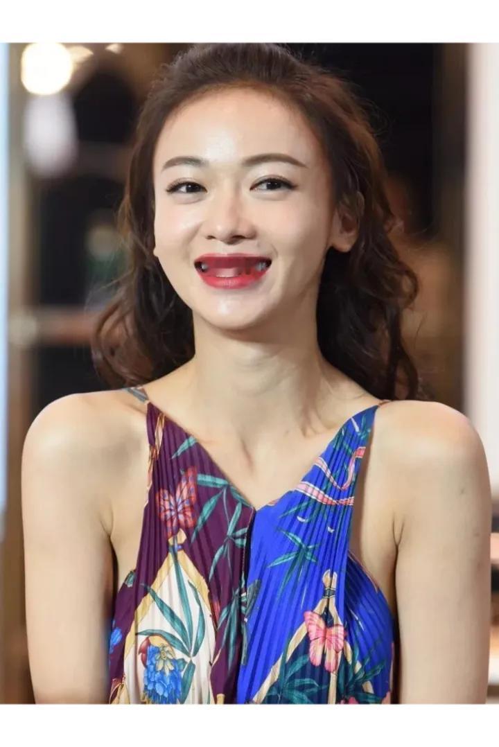 吴谨言：孕期规划复出，展现坚韧事业心

近期，吴谨言工作室的12月行程单引发热议
