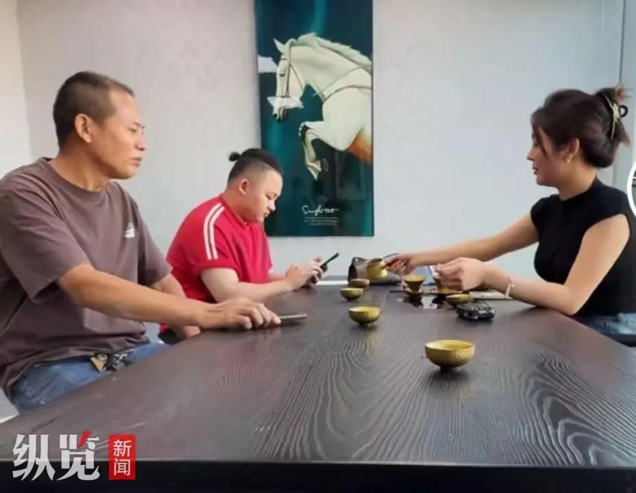 货车撞劳斯莱斯，女车主豪气放话：不用赔！是剧本还是现实？近日，广州街头上演了一场