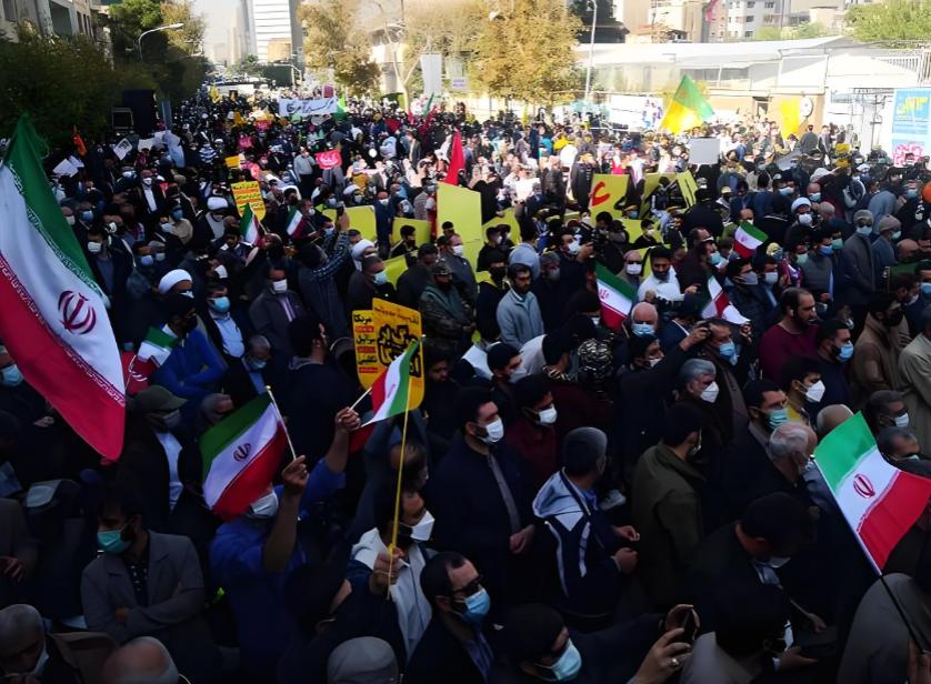 伊朗传来新消息！2026年4月15日，伊朗扔出了一颗让全世界都傻眼的“精神核弹”