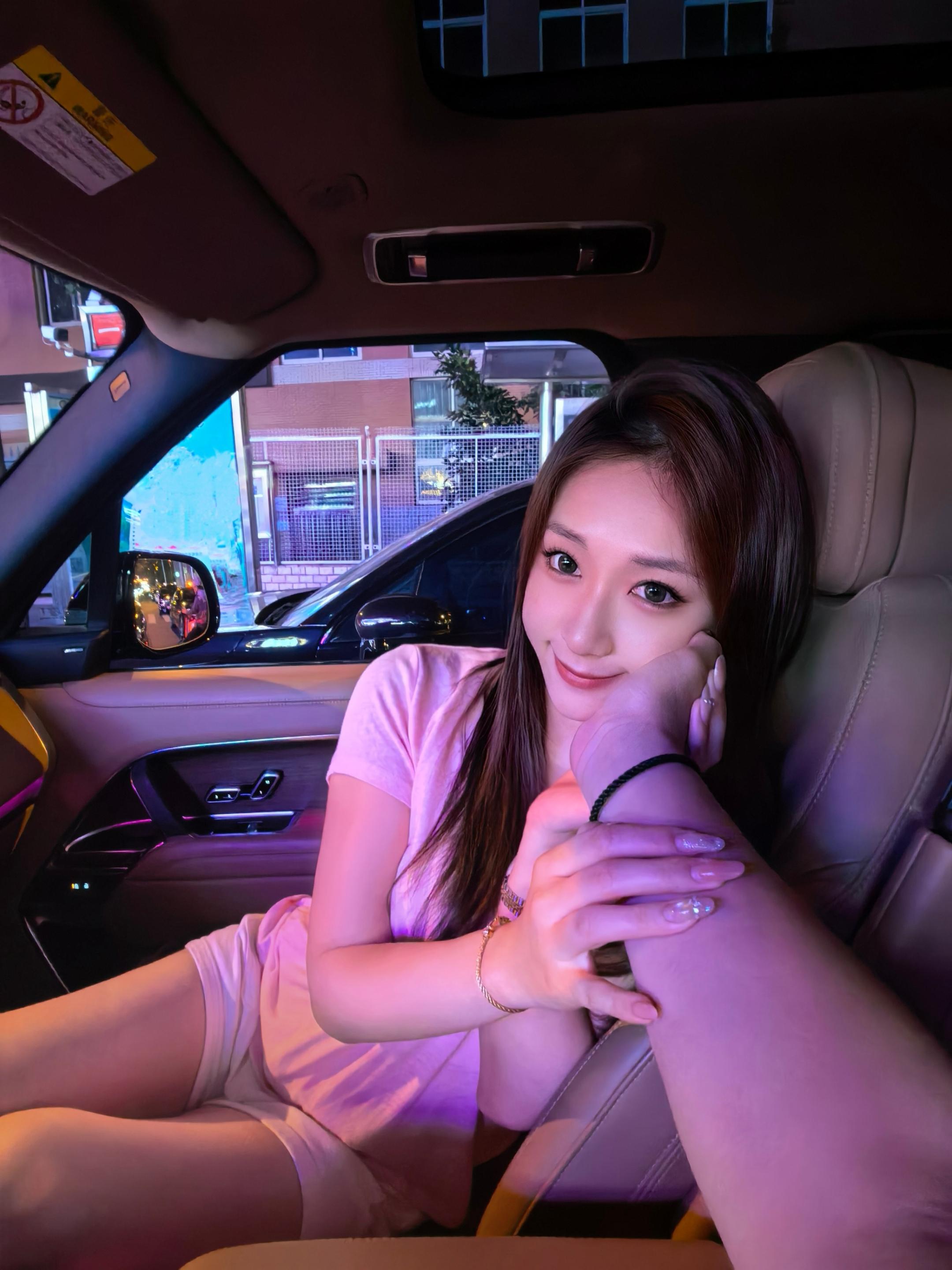 你一直在我的副驾 当个美食家 音乐家 聊天家 分享家 然后陪我驶过一个又一个风景