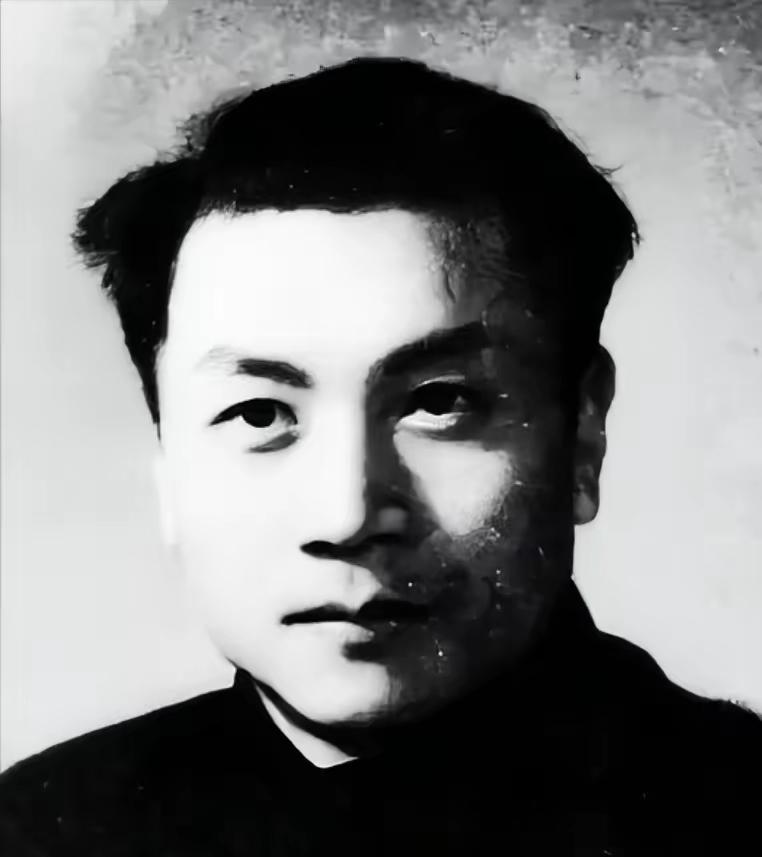 1944年，一地下党入狱后被汉奸认出，只好求狱友将他勒死，没想到，将死之时，他却