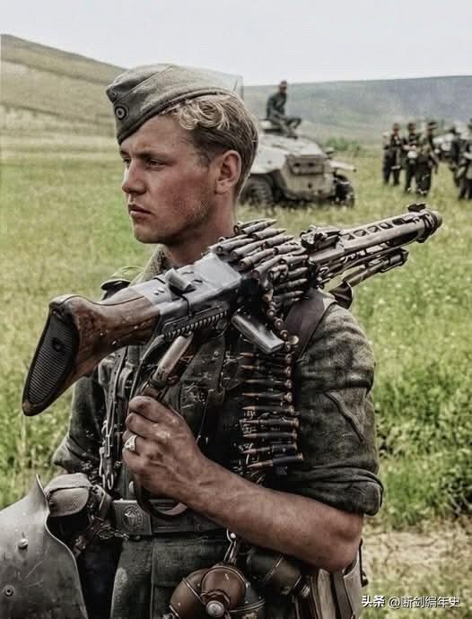 国防军MG42机枪手

历史 历史老照片 二战 德国 MG42