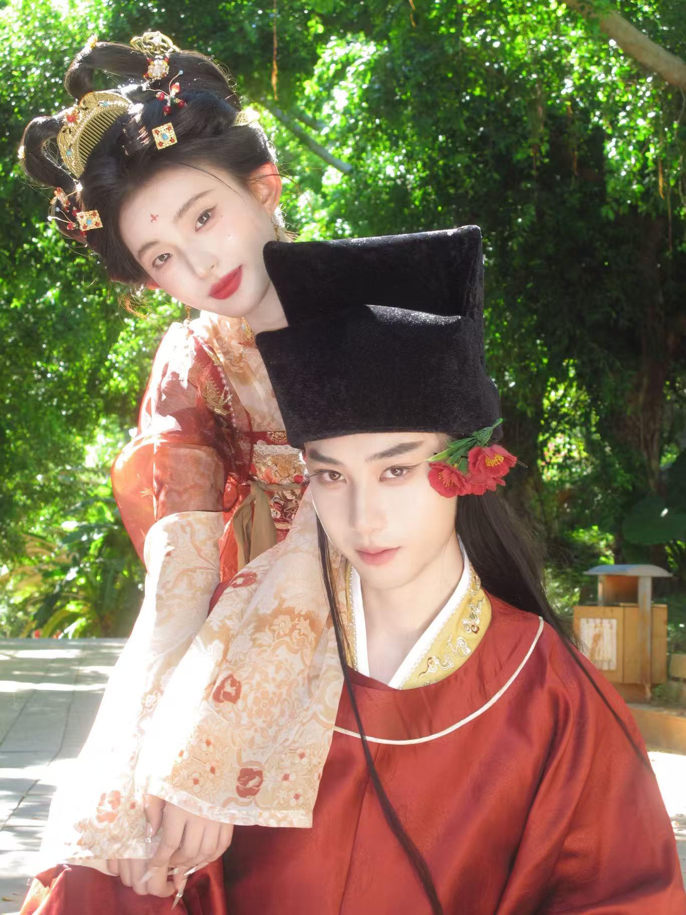 从那儿时哭啼，嬉笑也要并蒂。