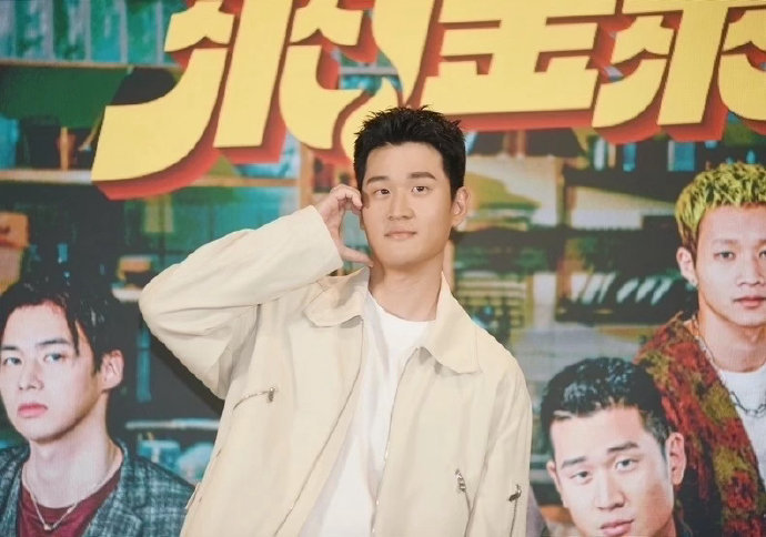 周兴哲创作型歌手的含金量 谁能不佩服周兴哲的创作能力？年少出道便产出爆款原创，单
