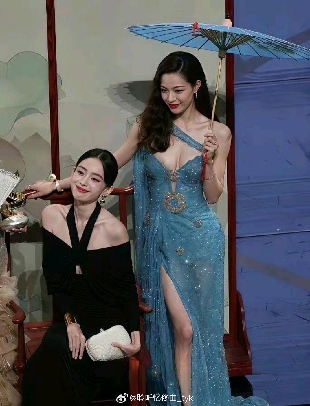 钟楚曦和古力娜扎同框让我对美又有了新的认识，真是美得各有千秋。 让你们选，你们会