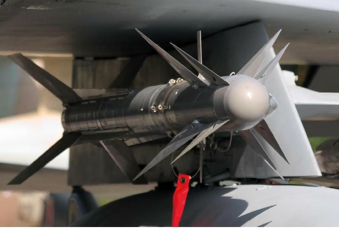 每天认识一件兵器 以色列“怪蛇”4型空对空导弹“怪蛇”4型（Python 4）导
