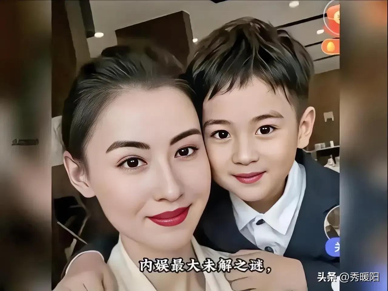 张柏芝的三儿子，长的五官端正，非常帅气。他们哥三个他最帅。
三儿子长相随了他妈，