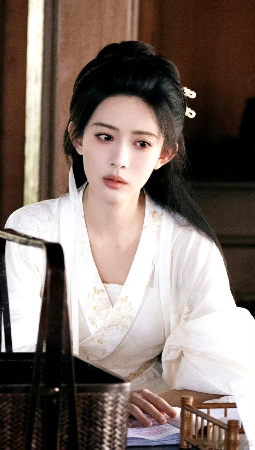 第一个让孟子义演绿茶的是天才孟姐绿茶的小模样真的太可爱了，也太讨喜了吧！不怕绿茶