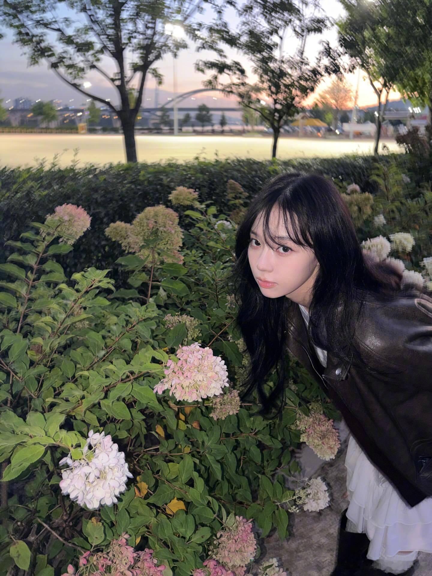 金玟庭更新ins，美女贴贴[么么哒][么么哒][么么哒] ​​​