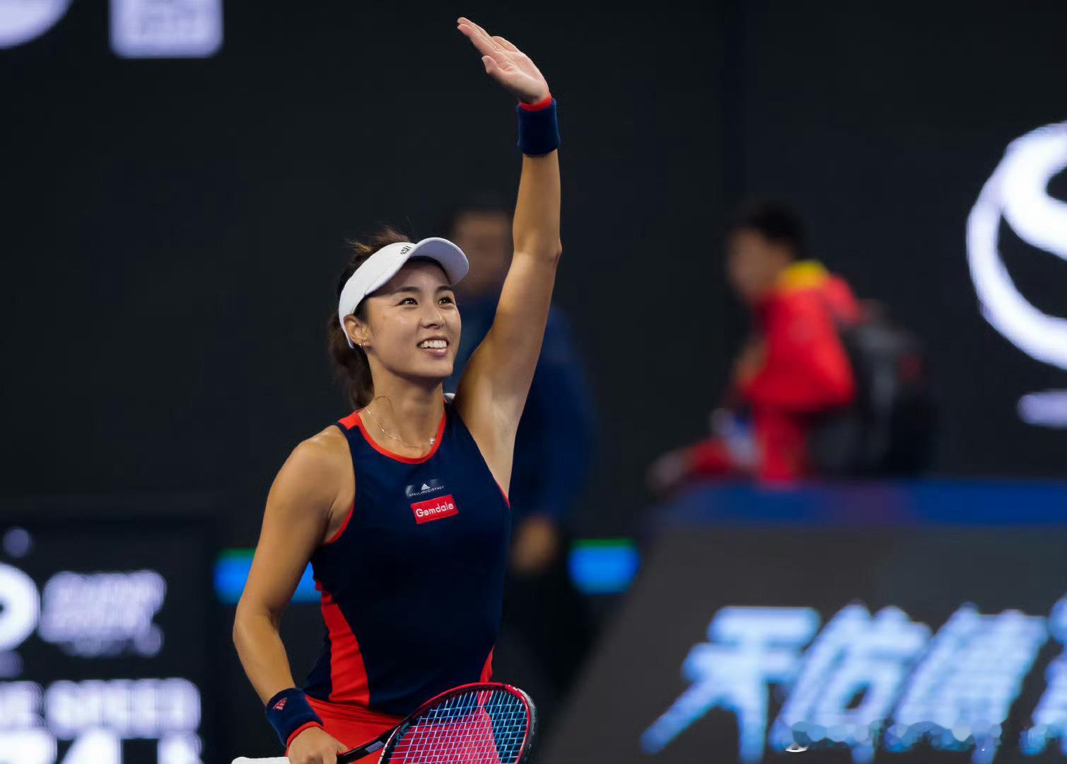 女单1/8决赛王蔷5-7/0-2 袁悦王蔷第二盘选择退赛，遗憾的告别 全运赛程最