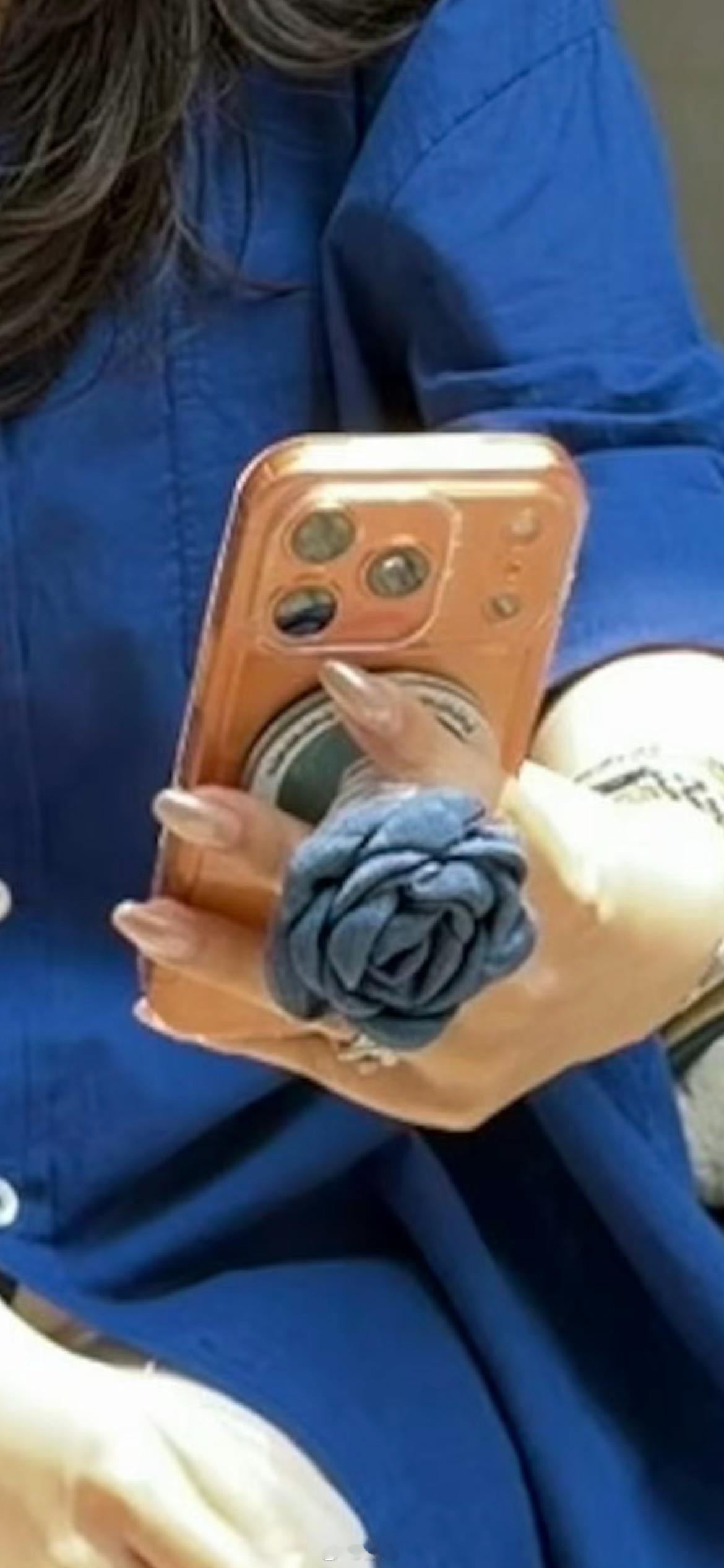 消费升级，香港满大街随处可见最新款iPhone。 