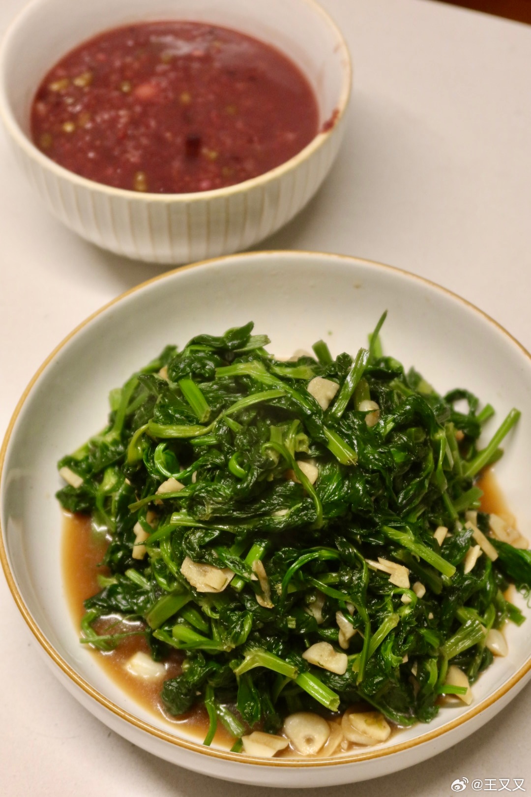 抗炎饮食day151✅在美国想好好吃个饭真不容易啊早餐：蓝莓🫐granola隔