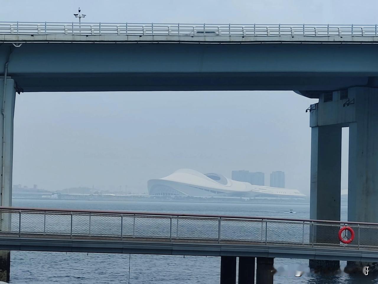 累够呛了，一套长租到期，不想再续长租了，哇噻，退房房间沉淀的灰尘都风化了，成化石