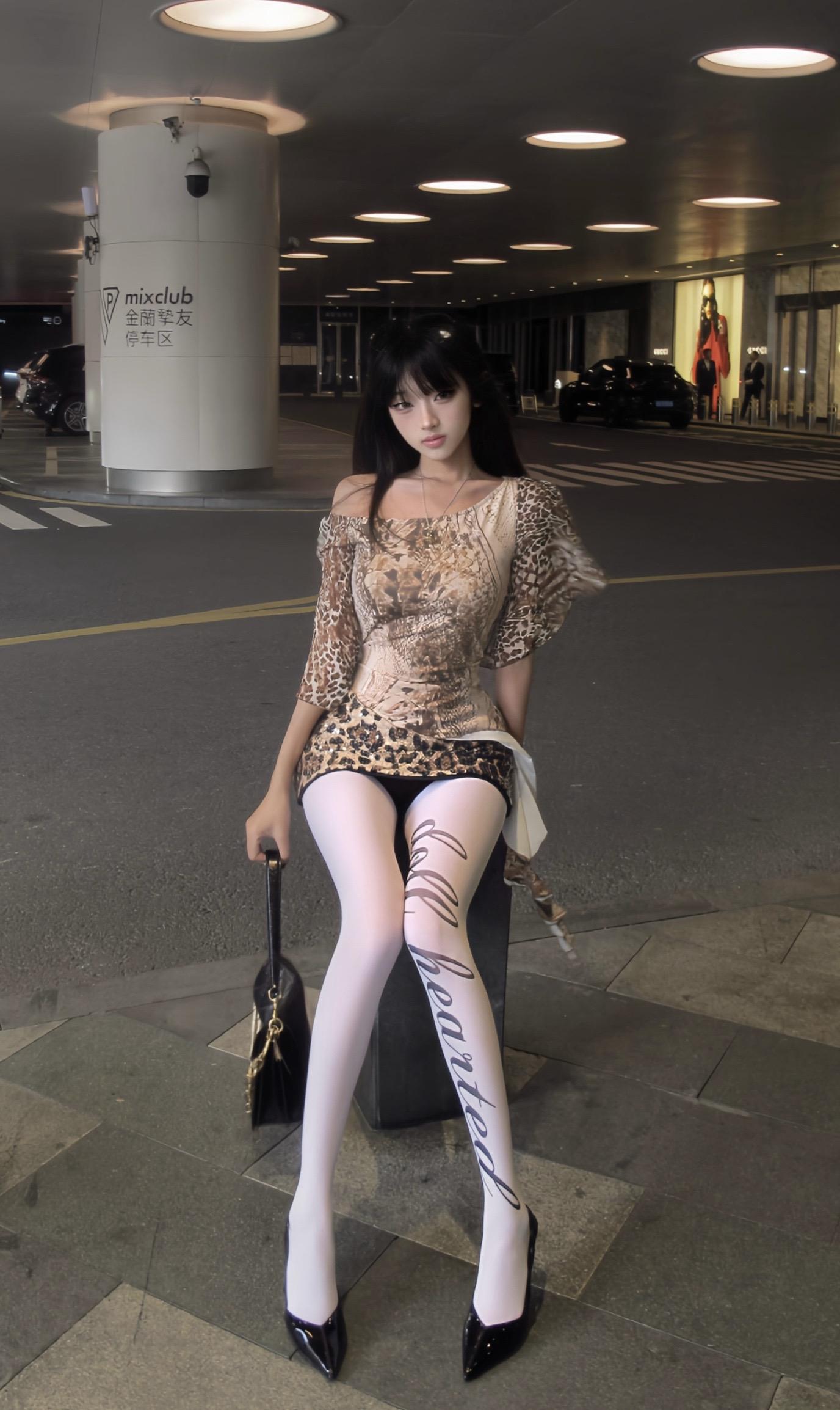 爱上漂亮的女人是有代价的