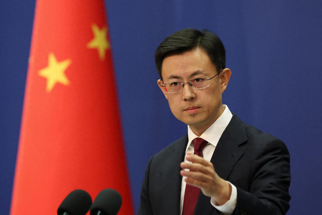 中方不再忍耐，反击正式打响！外交部公开对高市改口，敦促日本恪守“无核三原则”。
