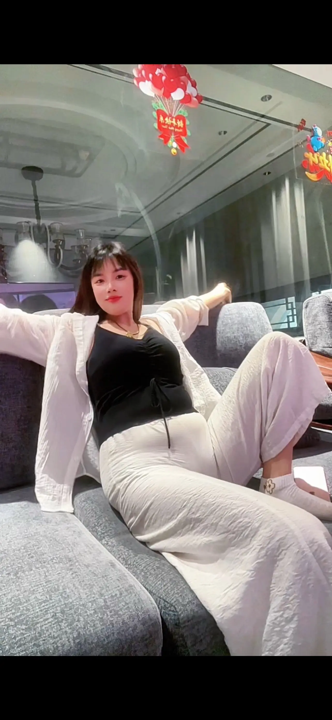 “终于明白有些关系，除了再见，别无选择，万幸得以相识，又遗憾止于相识...