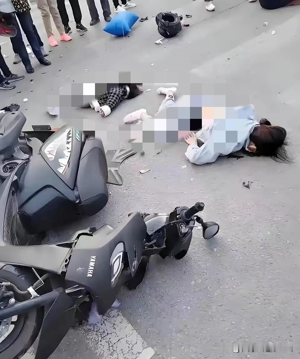 利川这场车祸，简直惨不忍睹，5死8伤，开车的熊女士今年54岁，是个爱美人士，她当