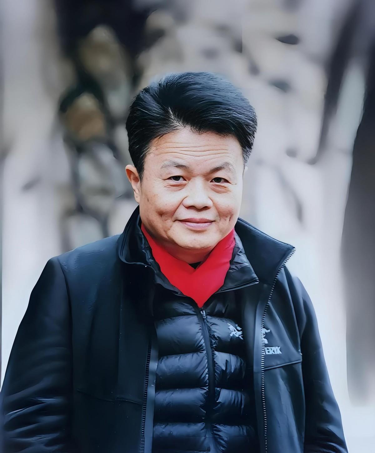 尹霄指导说男乒梯队没问题，可刚打完的横滨冠军赛，男单四强我们一个没占着。
去的是